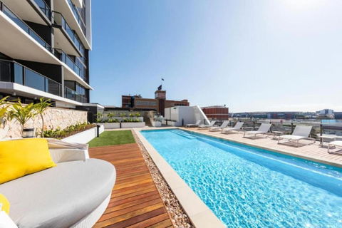 Amazing 2BR Delicate Apt, 1min To Train Station - Accommodation Gladstone 0