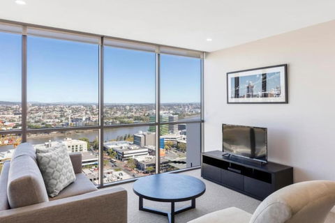 Amazing 2BR Delicate Apt, 1min To Train Station - Accommodation Gladstone 2