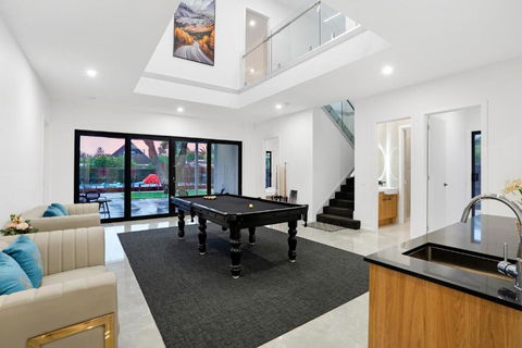 Amazing Backyard - MAX Entertain Beachside Retreat - Accommodation Gladstone 2