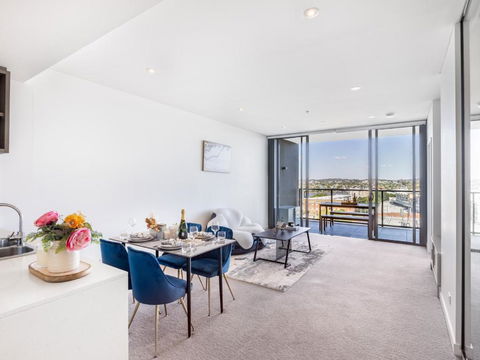 Amazing Cityview Glamourous 2BR Apt W Parkpool - Accommodation Gladstone 0