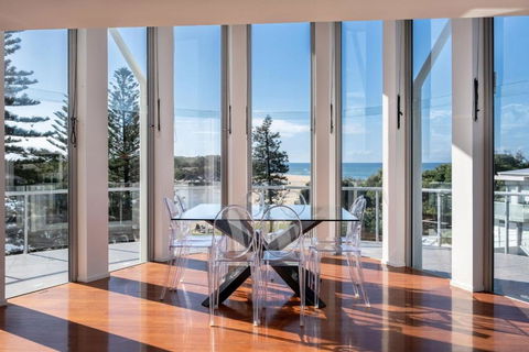 Amazing Currimundi Lakefront Ocean Penthouse - Accommodation Gladstone 0