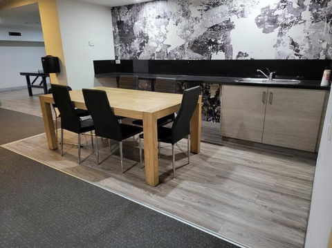 Amazing Studio Apartment Front Flinders Station - Accommodation Gladstone 2