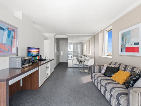 Amazing Suite With Beach Views At Prime Location - Accommodation Gladstone 3