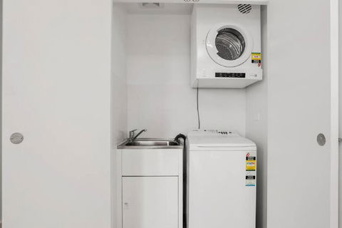 Amazing Two Bedroom St Leonards ATC62010 - Accommodation Gladstone 1