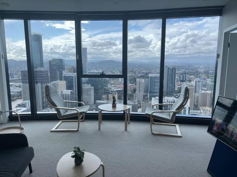 Amazing Views 60th Level Skytower 3 Bedrooms - Accommodation Gladstone 0