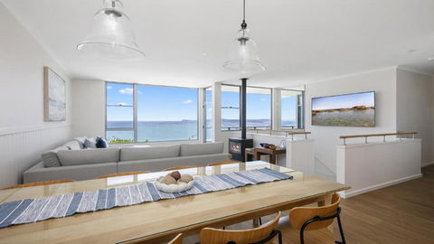 Amazing Views, Stunning Beaches And Beautiful Bushwalks - Accommodation Gladstone 0