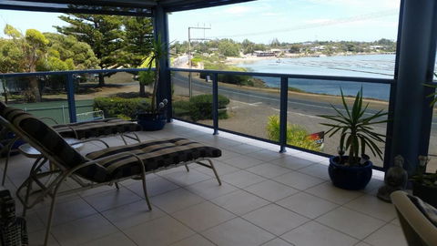 Ambience Apartments Penthouse - Accommodation Gladstone 3