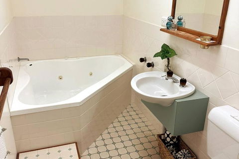 Amity Jigsaw House - Accommodation Gladstone 1
