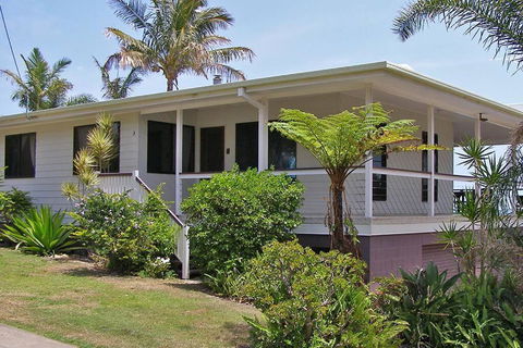 AMITY TREETOPS - Accommodation Gladstone 3