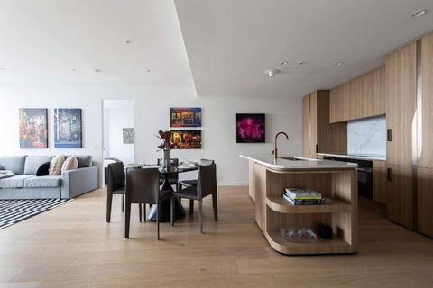 An Astonishing 3BR Apt At Sapphire By The Gardens - Accommodation Gladstone 3