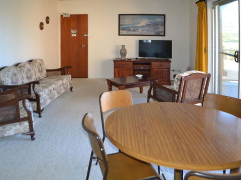 Anchorage 10 - Accommodation Gladstone 1