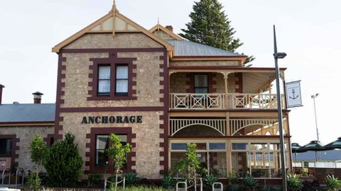 Anchorage Seafront Hotel - Accommodation Gladstone 0