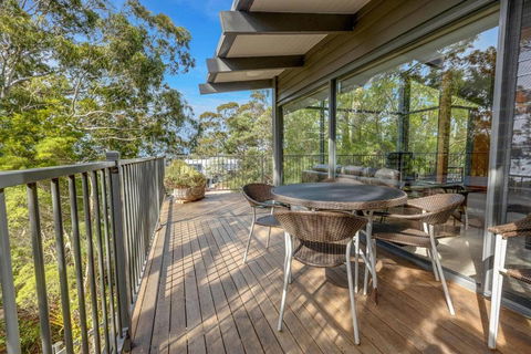 Anchorage Views - Accommodation Gladstone 1