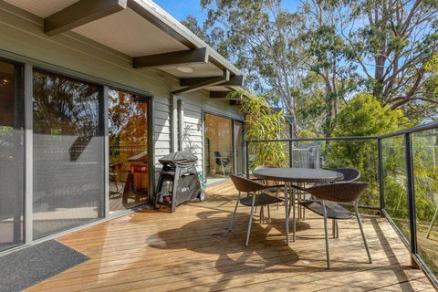 Anchorage Views - Accommodation Gladstone 3