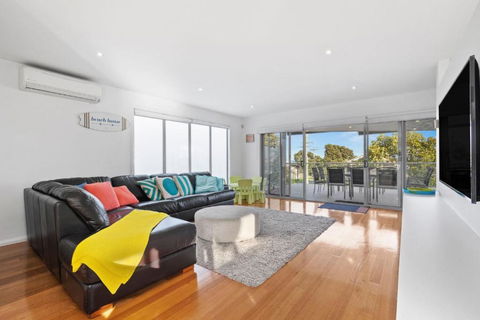Anderson Pool Premium - Accommodation Gladstone 2