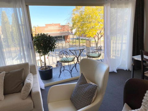 Angaston Mews Apartments - Accommodation Gladstone 3
