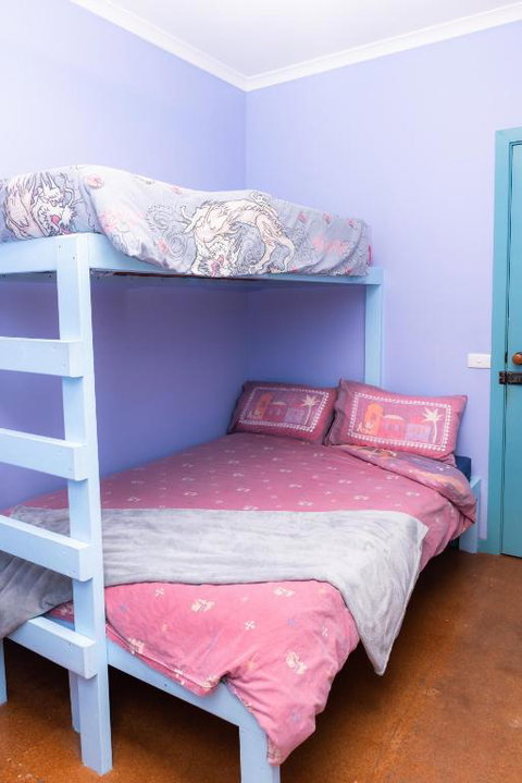 Anglesea Backpackers - Accommodation Gladstone 3