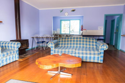 Anglesea Backpackers - Accommodation Gladstone 2