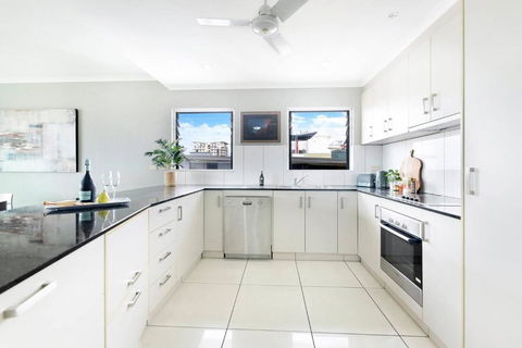 Alta Vista - City View Oasis In The Heart Of Darwin - Accommodation Gladstone 4