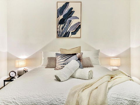 Amazing River View - 3 Bedroom Apartment - Brisbane CBD - Netflix - Fast Wifi - Carpark - Accommodation Gladstone 1