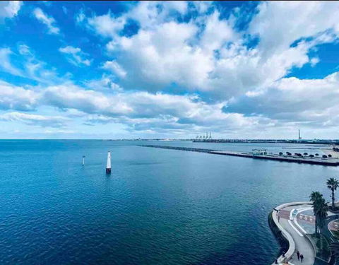 Amzing Ocean View Spacious Three Bedrooms Apartment Port Melbourne - Accommodation Gladstone 1