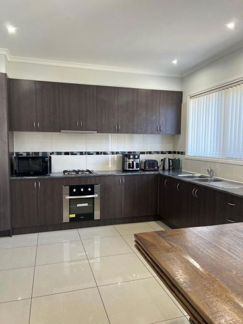 Alexina St Albans - Accommodation Gladstone 4
