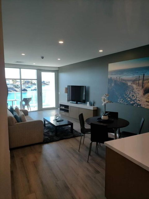 Apartment 3 Wallaroo Marina - Accommodation Gladstone 1