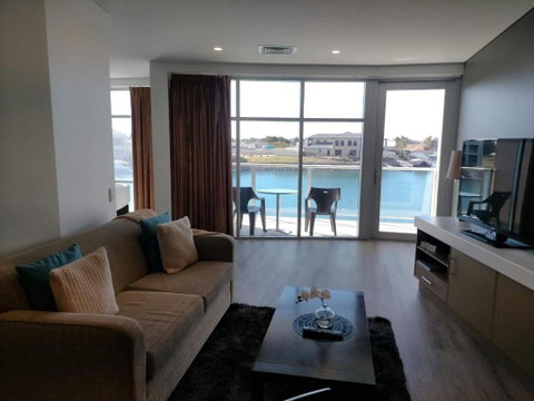 Apartment 3 Wallaroo Marina - Accommodation Gladstone 3