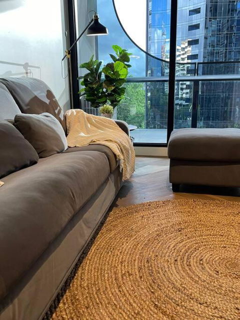 Apartment In Melbourne With Pool - Accommodation Gladstone 1
