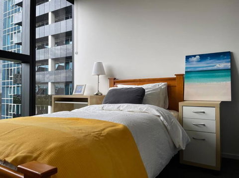 Apartment In Melbourne With Pool - Accommodation Gladstone 4