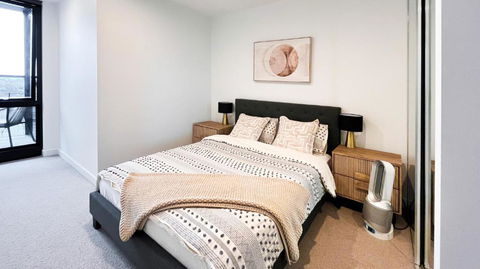 Apartment Next To Public Station, BoxHill Central, 2 Bedrooms, Free Parking And Wifi - Accommodation Gladstone 3
