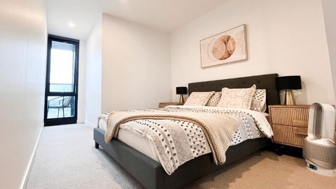 Apartment Next To Public Station, BoxHill Central, 2 Bedrooms, Free Parking And Wifi - Accommodation Gladstone 4
