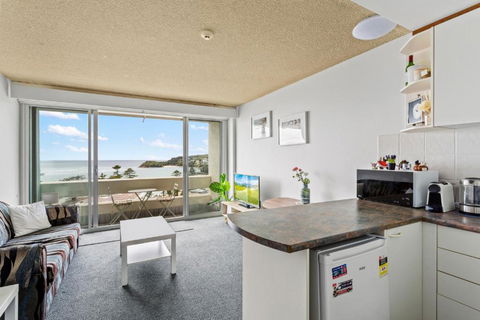 Apartment With Pool Access A Minute To The Beach - Accommodation Gladstone 1