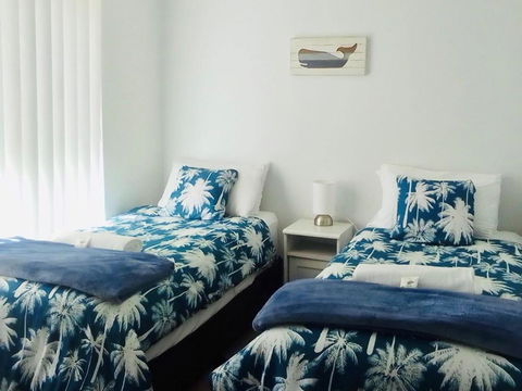 API Preston Beach Front Apartments - Accommodation Gladstone 1