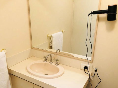 API Preston Beach Front Apartments - Accommodation Gladstone 4