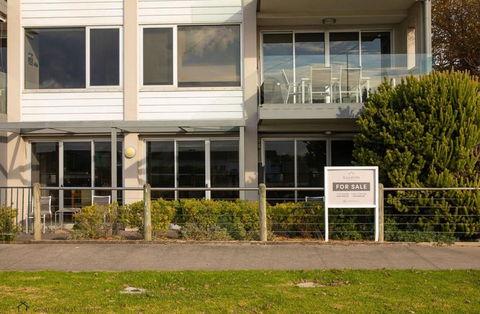 Apollo Blue Oceanview Unit 1- B Free WIFI - Accommodation Gladstone 4