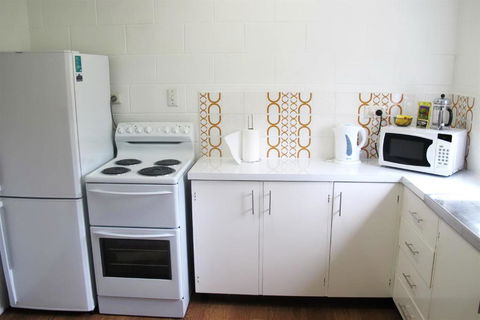 Apollo Jewel Beachfront Apartments - Accommodation Gladstone 4