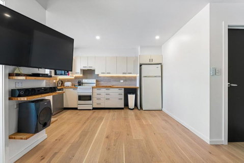 Apollo Unit 4 - Ground Floor - Block A - Accommodation Gladstone 3