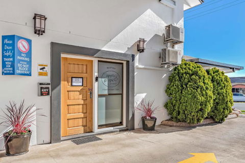 Apple & Grape Motel - Accommodation Gladstone 0
