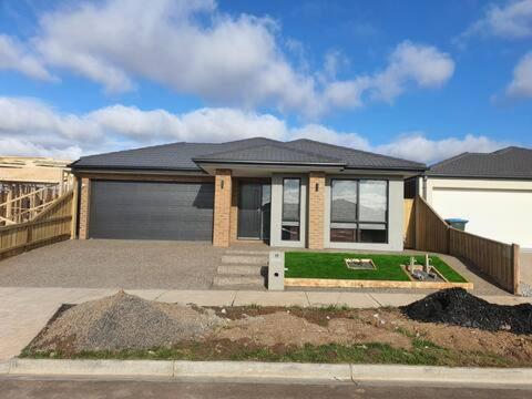 Ararat - Accommodation Gladstone 2