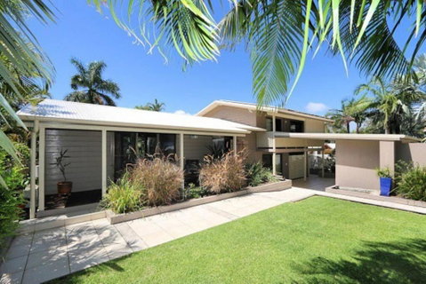 Archies Beach Abode - Accommodation Gladstone 0