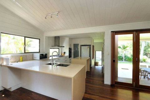 Archies Beach Abode - Accommodation Gladstone 1