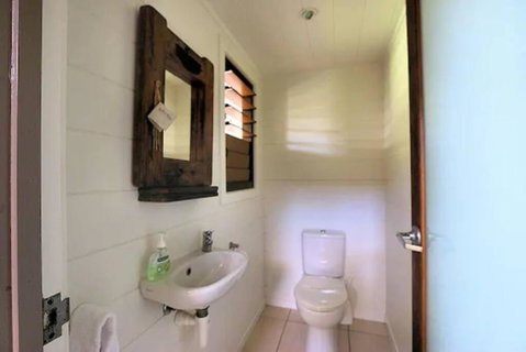 Archies Beach Abode - Accommodation Gladstone 4