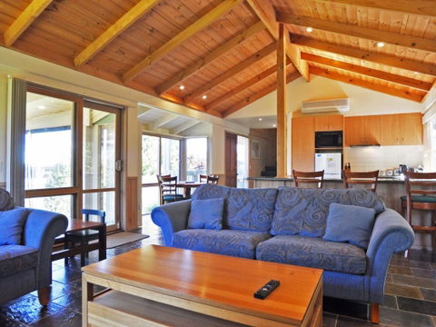 Archies Beachside Abode - Accommodation Gladstone 2