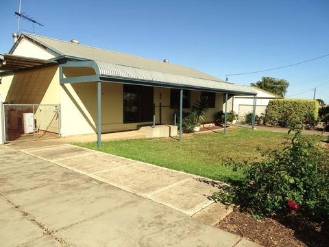 Ardy House - Accommodation Gladstone 0
