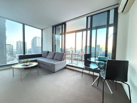 Astonishing 2B2B UpperWestSide Residence Opposite Southern Cross Station - Accommodation Gladstone 0
