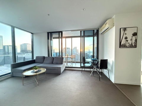 Astonishing 2B2B UpperWestSide Residence Opposite Southern Cross Station - Accommodation Gladstone 1