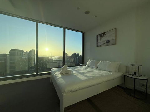 Astonishing 2B2B UpperWestSide Residence Opposite Southern Cross Station - Accommodation Gladstone 2