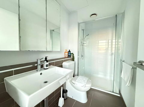 Astonishing 2B2B UpperWestSide Residence Opposite Southern Cross Station - Accommodation Gladstone 4