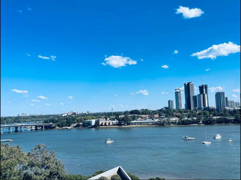 Astonishing Waterview Condo With Pool, Parking - Accommodation Gladstone 2